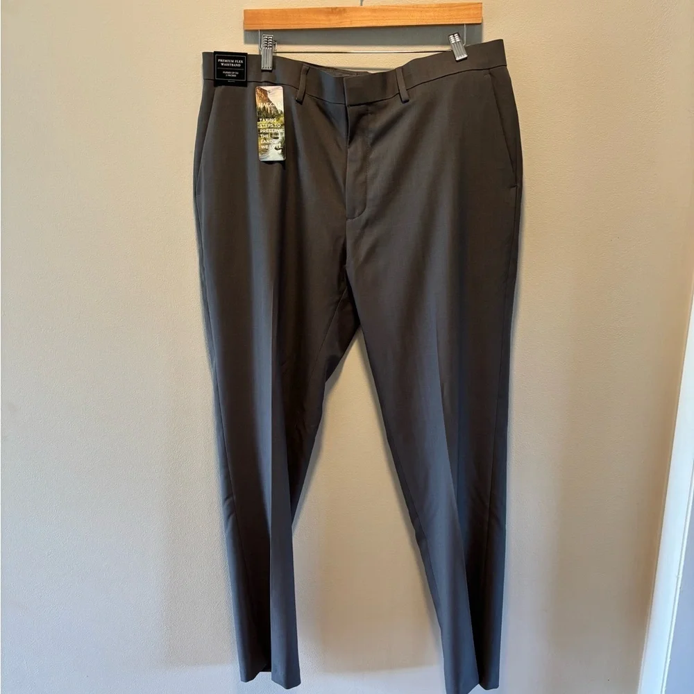 NWT Haggar Premium Comfort Slim Dress Pants 38x32